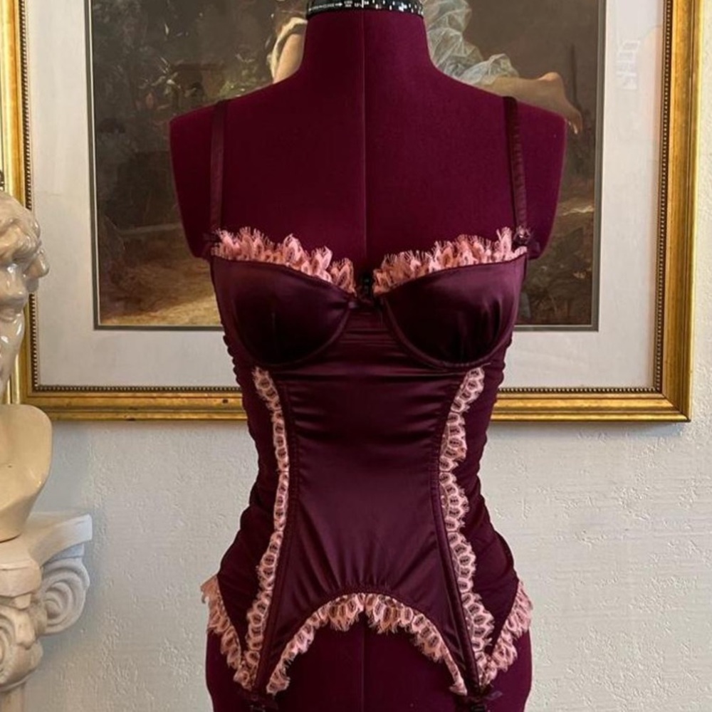 VICTORIA'S SECRET • CORSETS